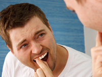 Những thói quen ảnh hưởng nghiêm trọng đến sức khỏe răng miệng của bạn